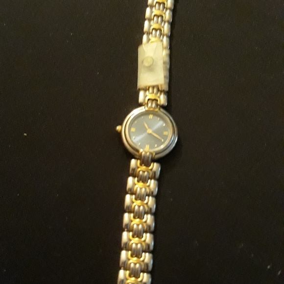 WATCHES..TIMEPIECE COLLECTORS..9 Watches total..ASSORTED BRANDS/ STYLES.. - Picture 15 of 16